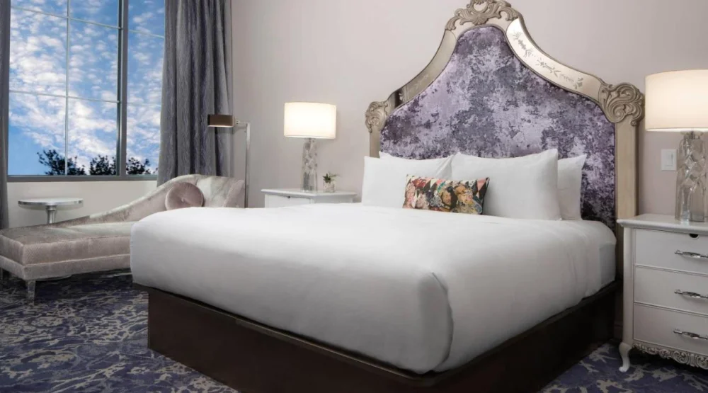 Guest Room, One King, City View, Three Muses at JW Marriott Savannah Plant Riverside District