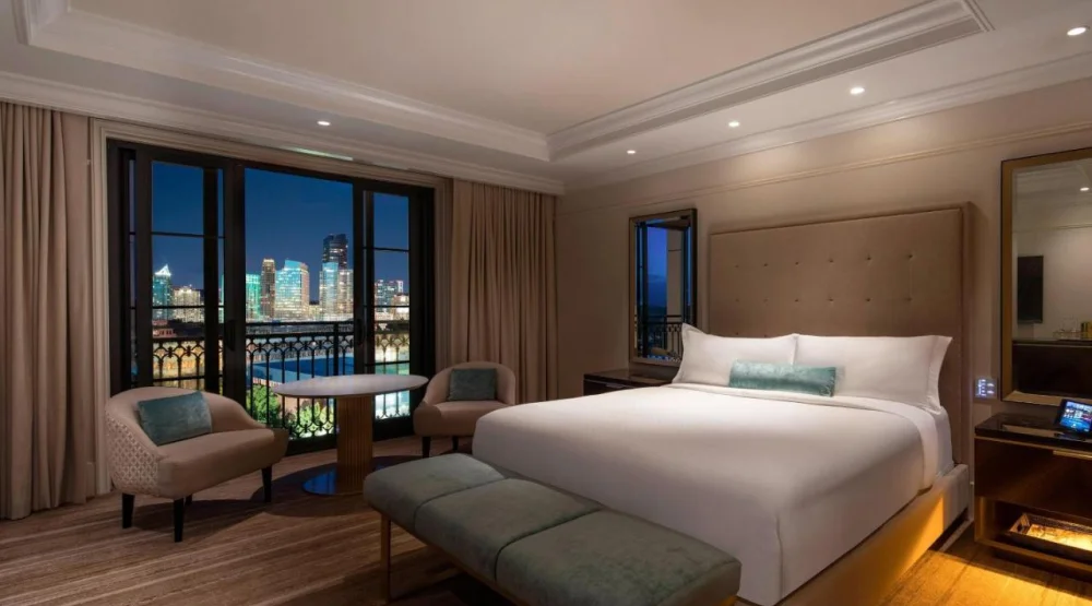 Grand Deluxe, Guest Room, One King, Balcony at The St. Regis Atlanta
