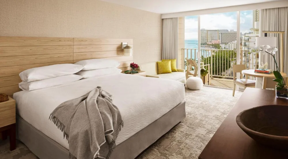 Ocean View One King Roll-in Shower at Alohilani Resort Waikiki Beach