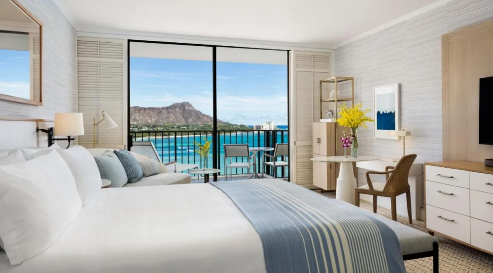 Diamond Head Oceanfront Prime King at Halekulani Hotel