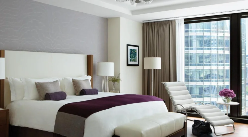 Club One Bedroom River View Suite at The Langham Chicago
