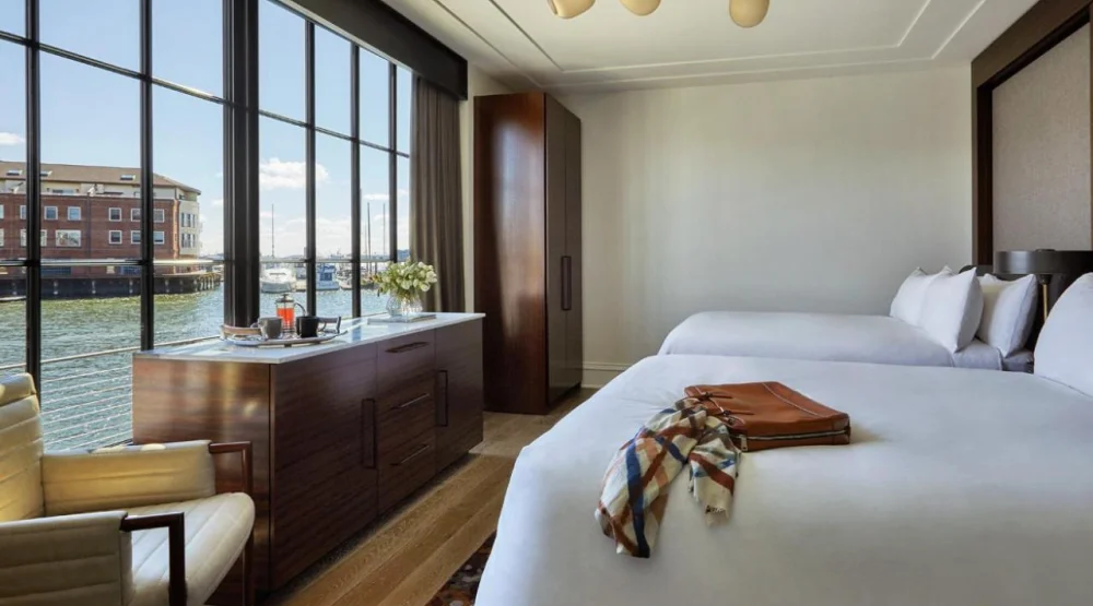 Harbor Queen Queen at Sagamore Pendry Baltimore