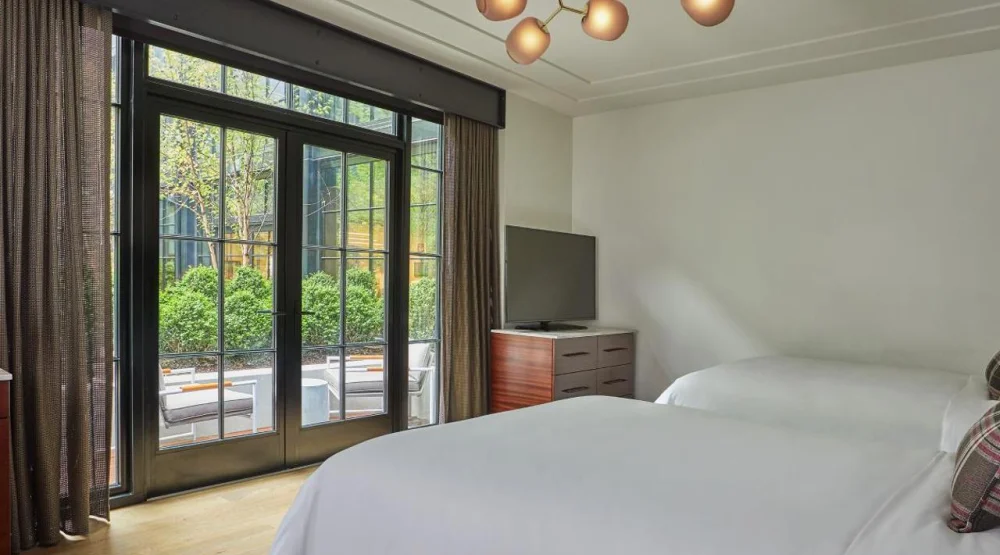 Courtyard Queen Queen at Sagamore Pendry Baltimore