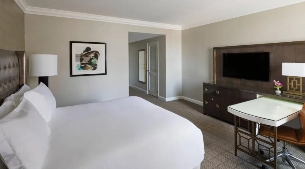 Guest Room, One King, City Hall View at The Ritz-Carlton Philadelphia