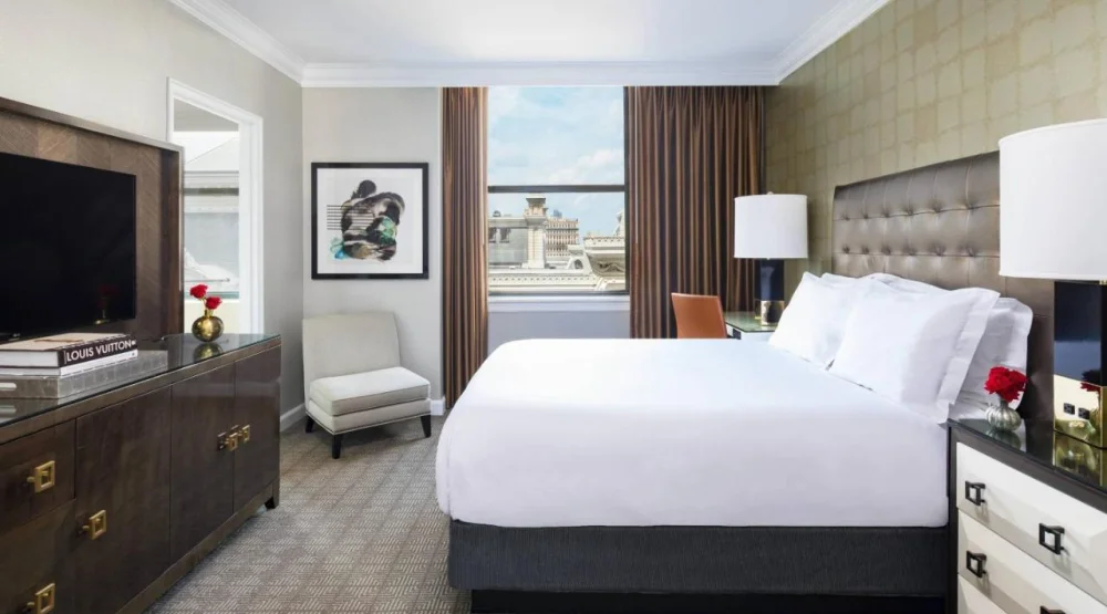 Smaller Guest Room, One Queen at The Ritz-Carlton Philadelphia