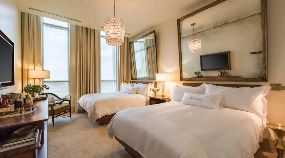 Signature Two Queens at The Dewberry Charleston