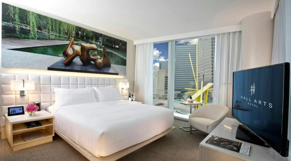 Hall Deluxe King Room with City View at HALL Arts Hotel Dallas Curio Collection by Hilton