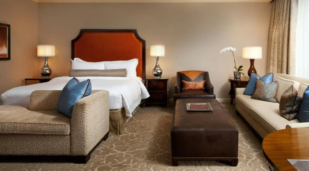 Corner Grand Lux King Room at The St. Regis Houston
