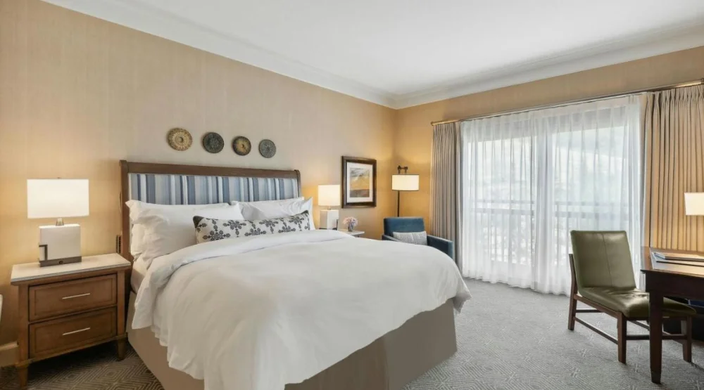 Deluxe Guest Room, One King, Valley View at The St. Regis Deer Valley