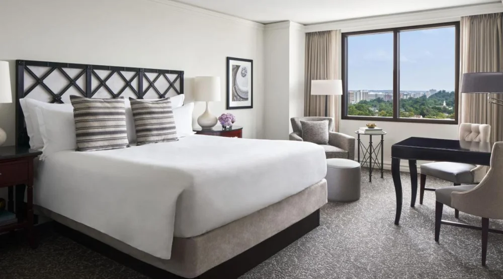 Club Level, Guest Room, One King at The Ritz-Carlton Pentagon City