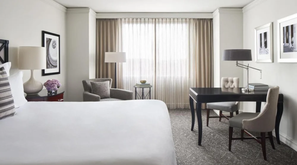 Deluxe Corner, Guest Room, One King, Corner Room at The Ritz-Carlton Pentagon City