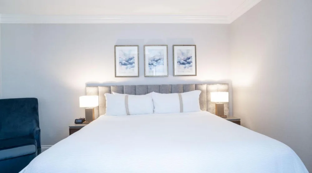 Executive Suite, One King Bed, Wet Bar at The Sutton Place Hotel Vancouver