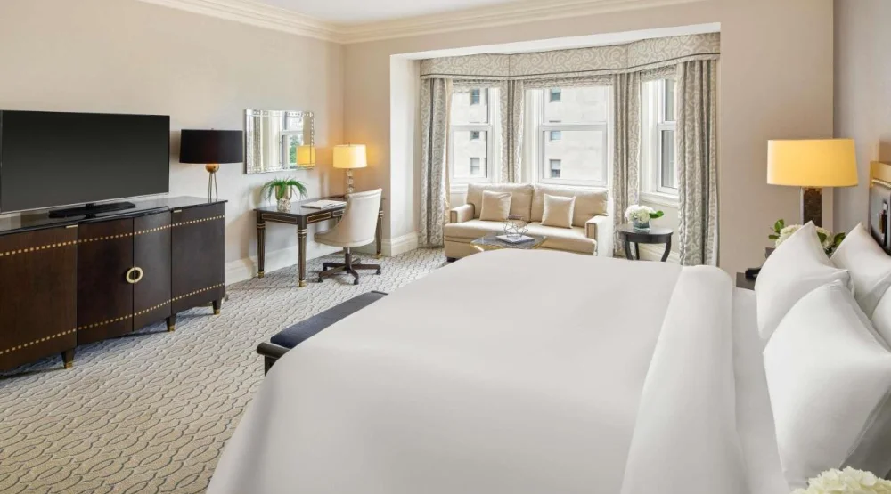 Large Fairmont Gold King at Fairmont Chateau Laurier