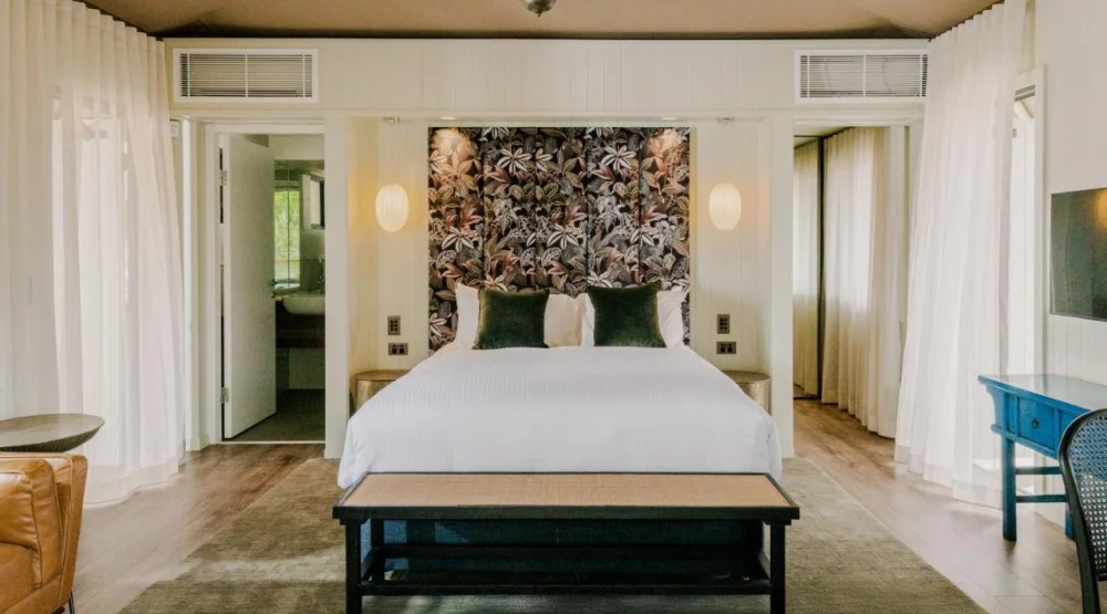 Lakeside Canopy Room at Parklands Country Gardens & Lodges