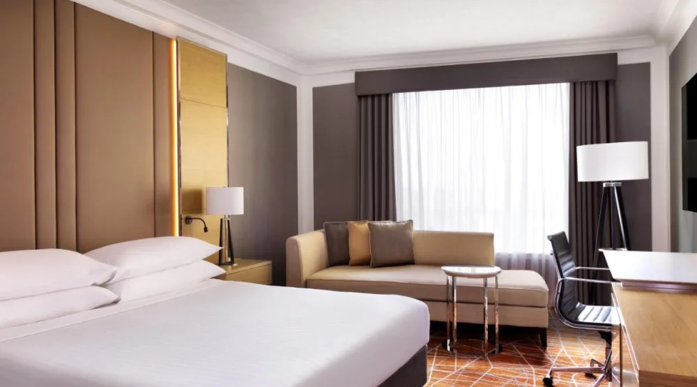 Guest Room, One King, Story Bridge View at Brisbane Marriott