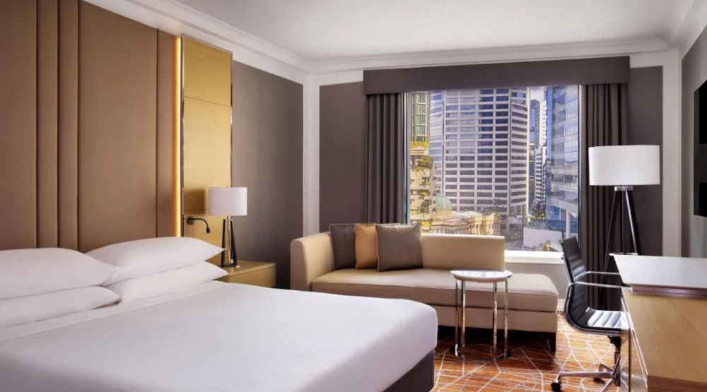 Guest Room, One King, Partial River View at Brisbane Marriott