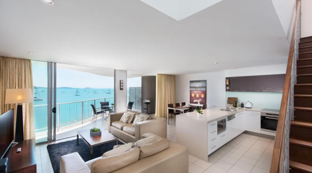 One Bedroom Top-floor Two Level Waterfront Penthouse with Spa Bath at At Marina Shores