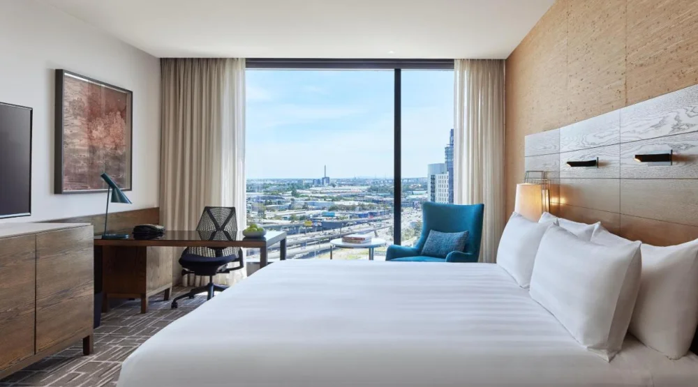 Deluxe King Room at Pan Pacific Melbourne