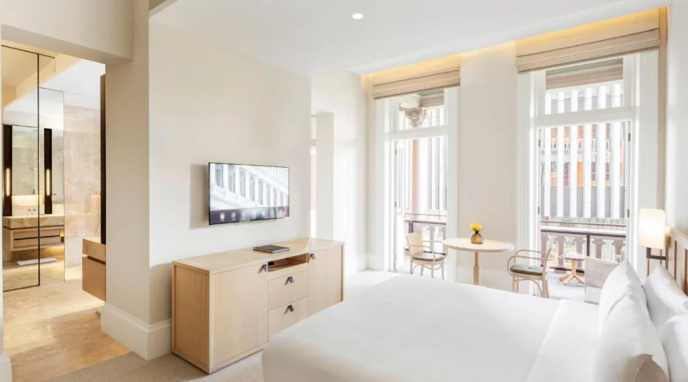 Heritage King Room with Balcony at COMO The Treasury