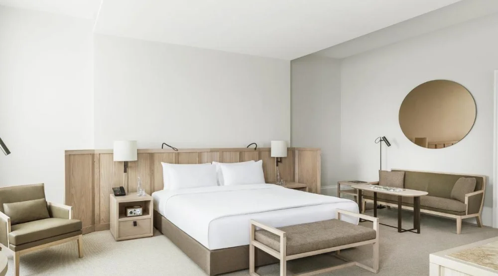 Premium King Room at COMO The Treasury