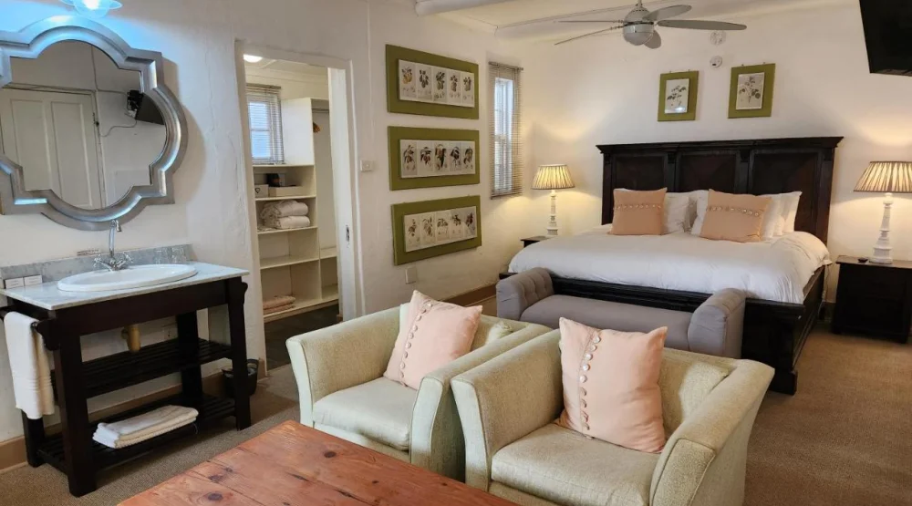 King Suite at Cleopatra Mountain Farmhouse