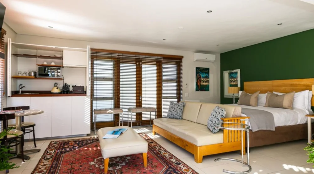 Deluxe King Studio with Hot Tub at Camps Bay Retreat