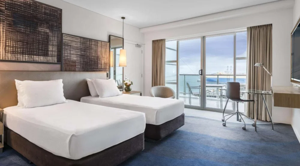 Deluxe Twin Room with Harbor View at Hilton Auckland