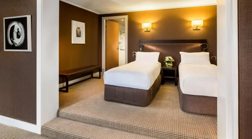 Deluxe Twin Room Lakeview at Hilton Queenstown Resort & Spa