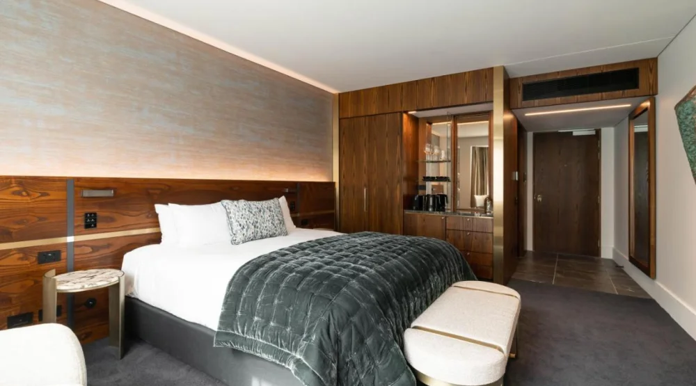 Superior King Room at Horizon by Skycity