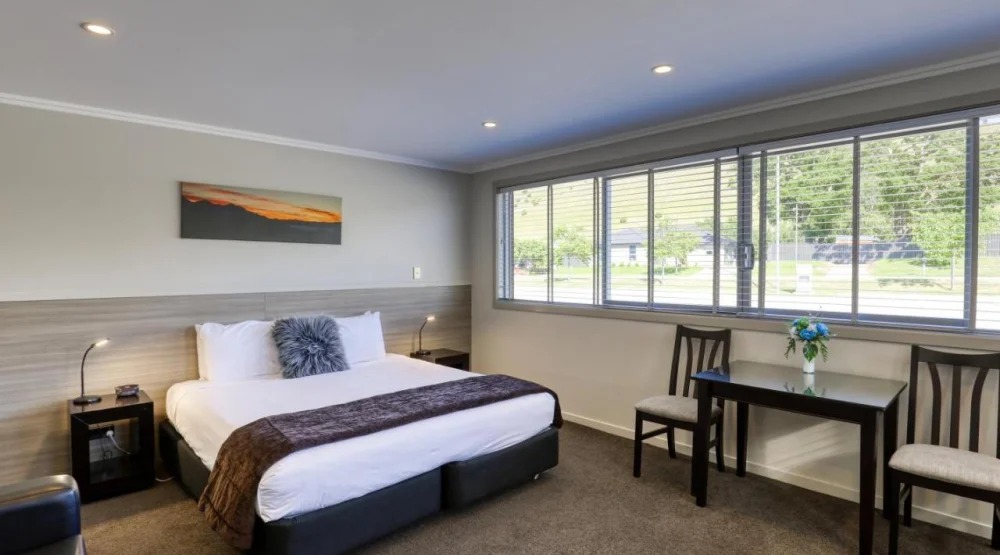 Mountain View Studio - Ground Floor at Marsden Lake Resort Central Otago