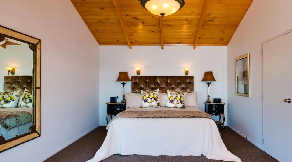 Cottage at On The Point Lake Rotorua