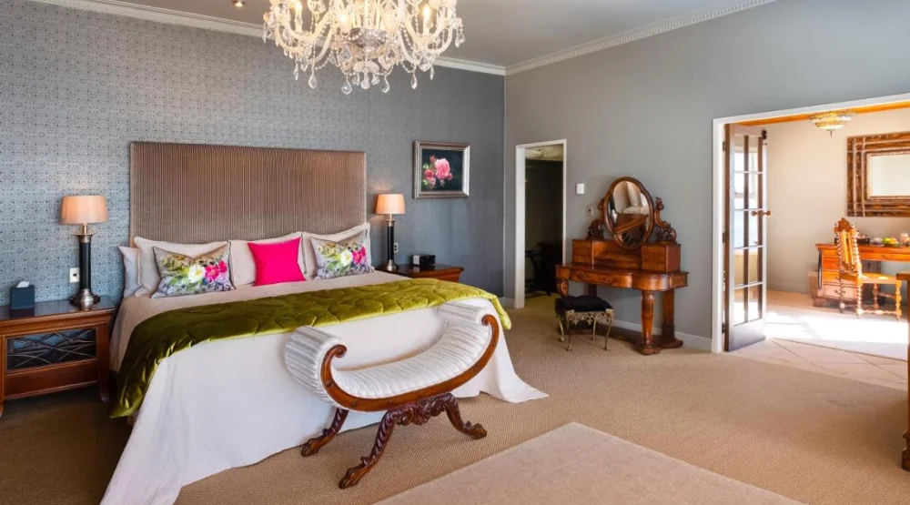 Deluxe Suite with Lake View at On The Point Lake Rotorua