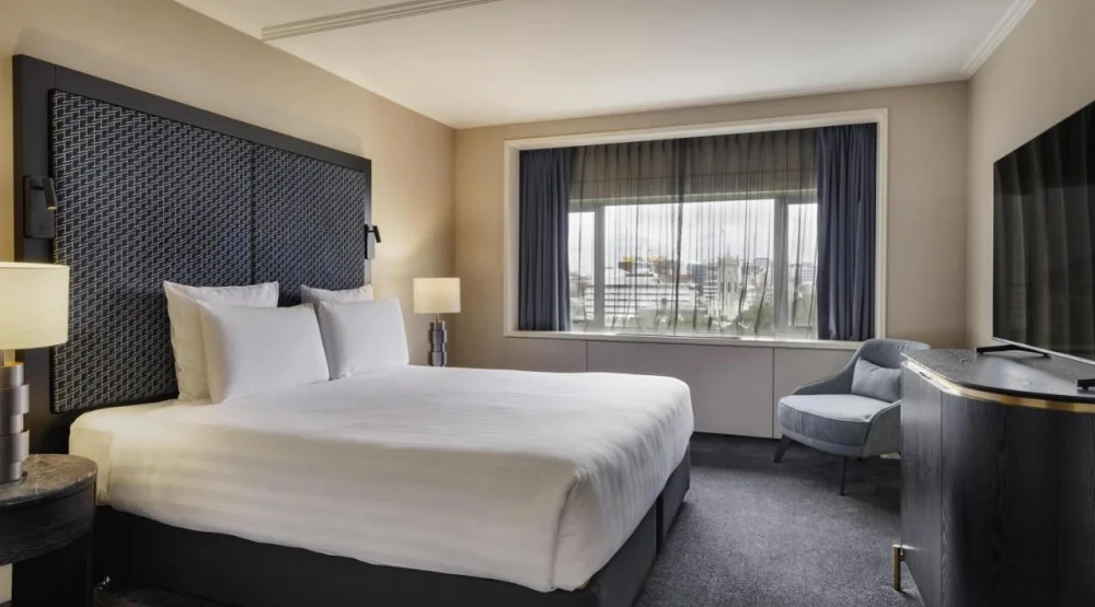 Junior King Suite at Pullman Auckland