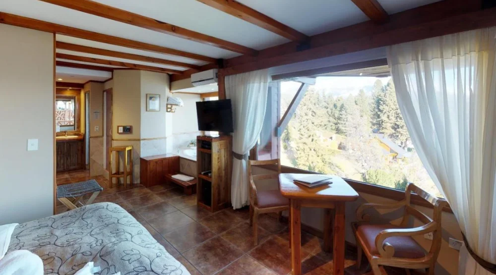 Master Suite with Sauna at Charming Luxury Lodge & Private Spa