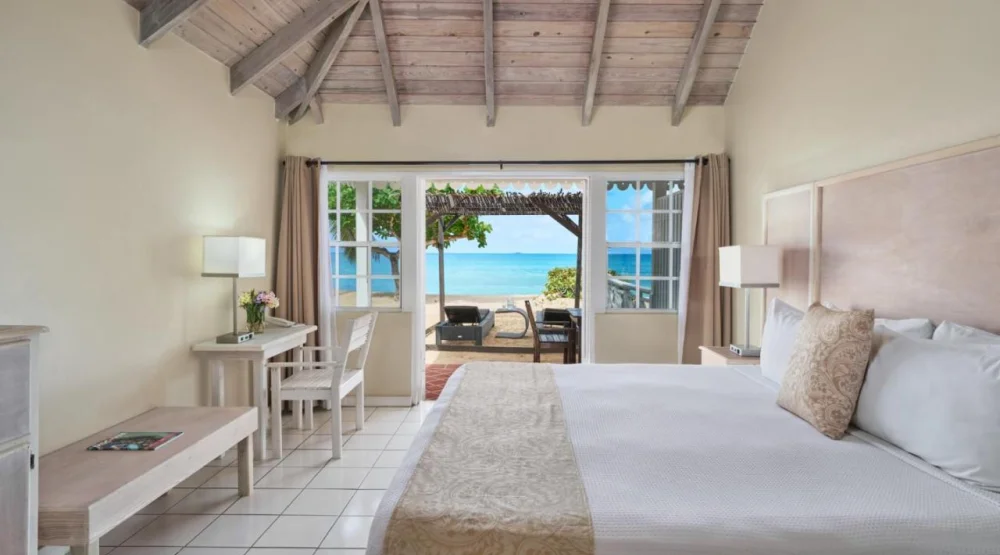 Royal Palm Beach Room (1 King) at Hawksbill