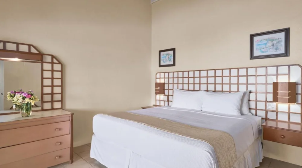 Garden View Bungalow (king) at Hawksbill