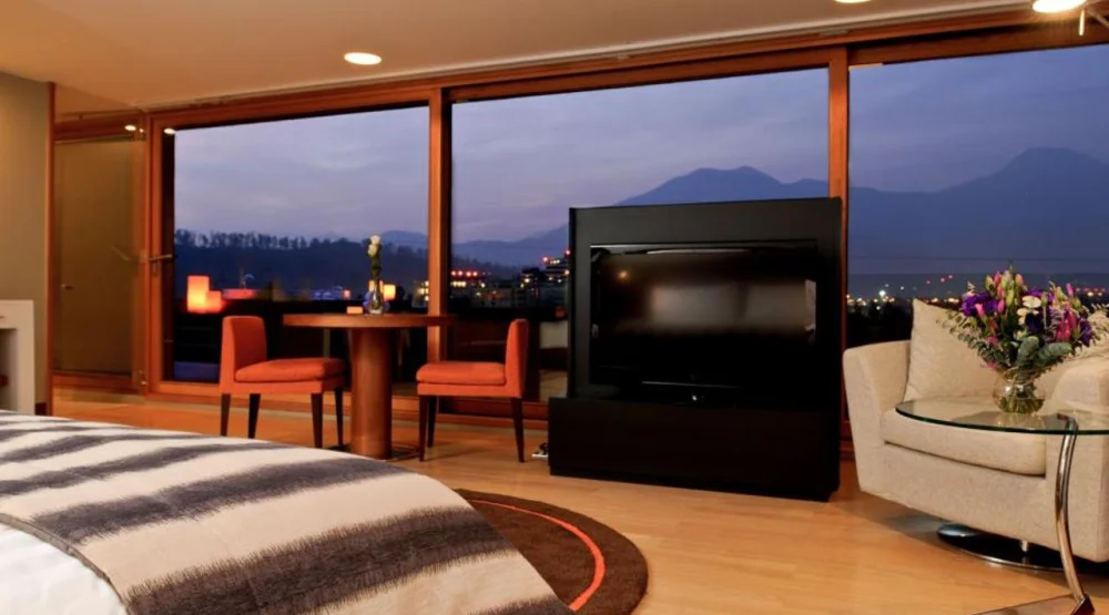 Suite with Hot Tub at NOI Vitacura