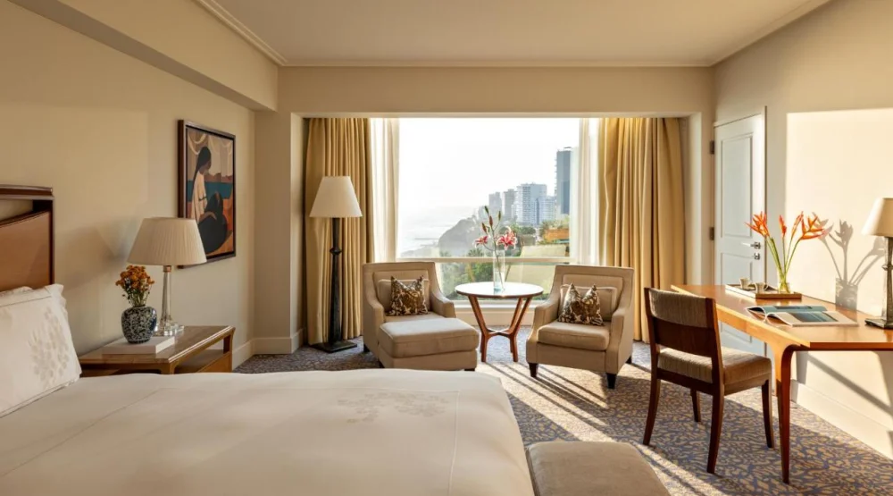 Deluxe Junior Suite Club with Ocean View at Miraflores Park A Belmond