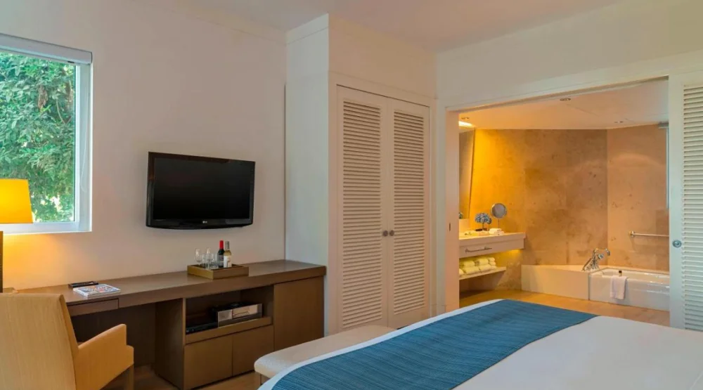 Deluxe Guest Room, One King, Garden View at Hotel Paracas a Luxury Collection Resort