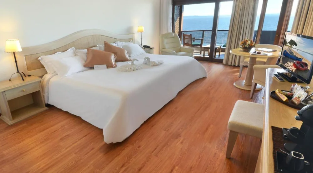 Superior Queen Room at Hotel Del Lago Golf & Art Resort