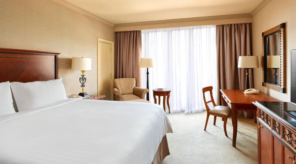 Standard Limited View, Guest Room, One King, 1st Or 2nd Floor, Balcony at Cairo Marriott Hotel & Omar Khayyam Casino