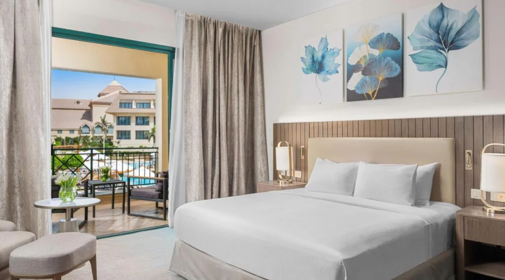Deluxe King Suite at Hilton Pyramids Golf