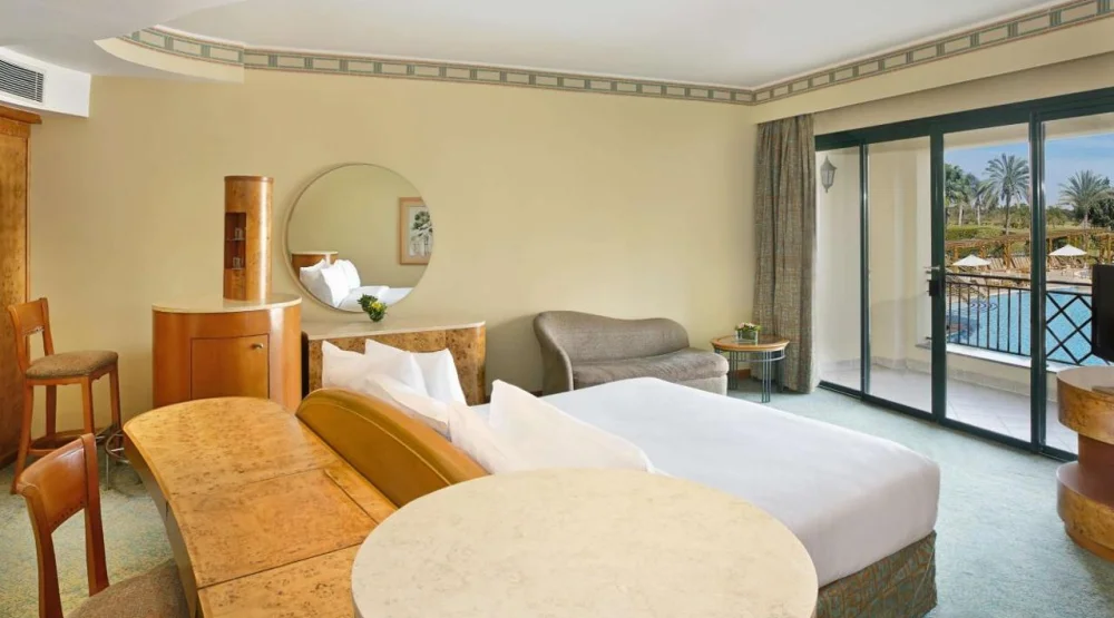 Deluxe King Room with Pool View at Hilton Pyramids Golf