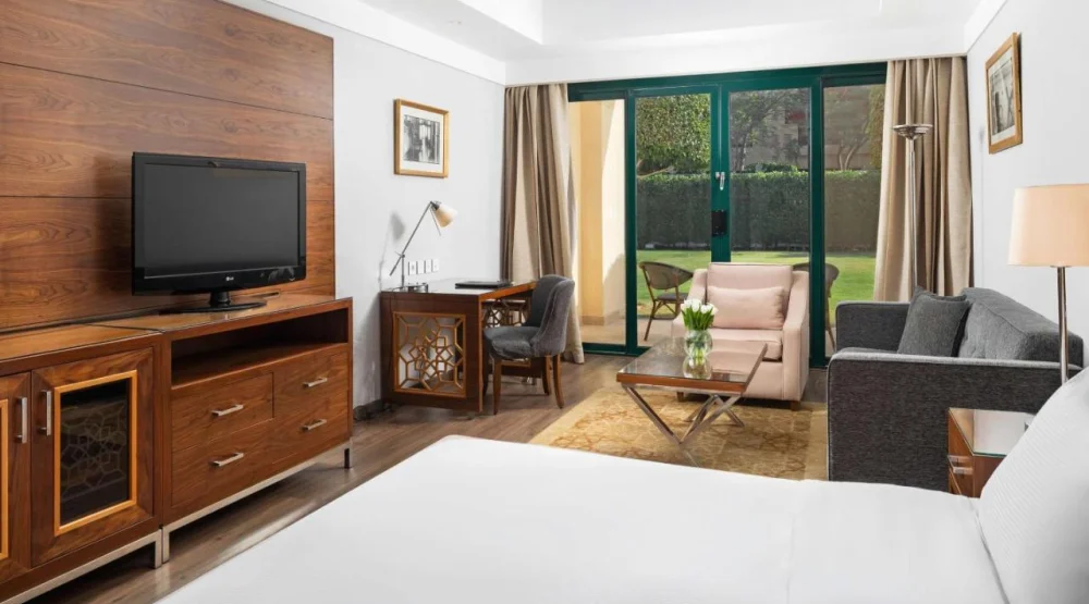 King Executive Superior Room at Hilton Pyramids Golf