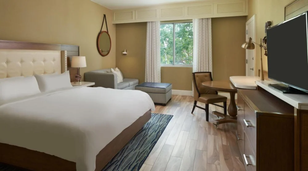 Guest Room, One King, No View at Playa Largo Resort & Spa Autograph Collection