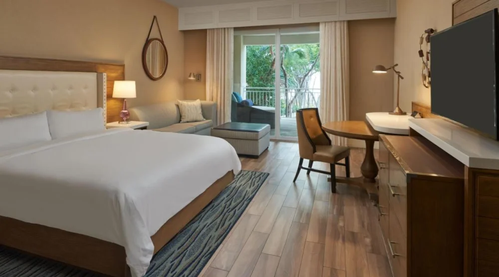 Partial Bay View, Guest Room, One King, Balcony at Playa Largo Resort & Spa Autograph Collection
