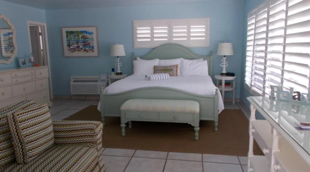 Waterfront Room at Kona Kai Resort & Gallery