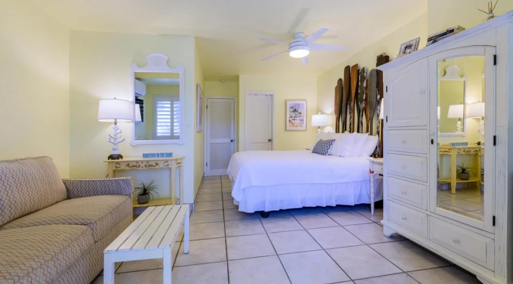 Standard Queen Room at Kona Kai Resort & Gallery