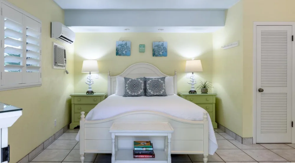 Queen Room with Garden View at Kona Kai Resort & Gallery