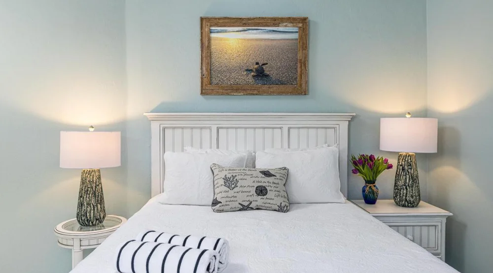 Deluxe Queen Suite at Kona Kai Resort & Gallery